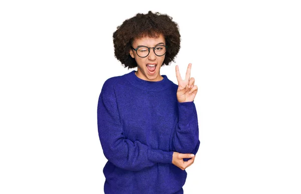 Menina Hispânica Jovem Vestindo Camisola Inverno Casual Óculos Sorrindo Com — Fotografia de Stock