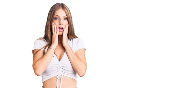 Young Beautiful Blonde Woman Wearing Casual White Tshirt Afraid Shocked — Foto de Stock