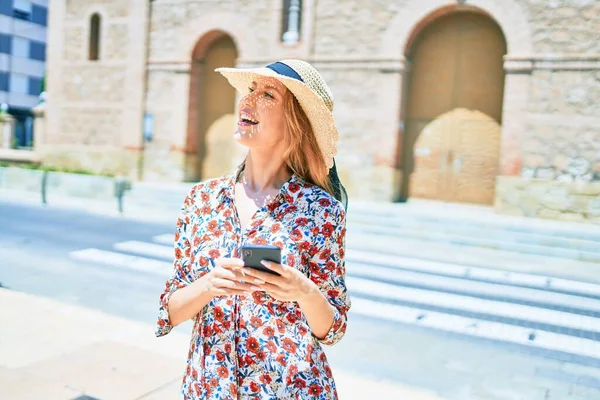 Joven Hermosa Mujer Rubia Vacaciones Con Sombrero Verano Sonriendo Feliz — Foto de Stock