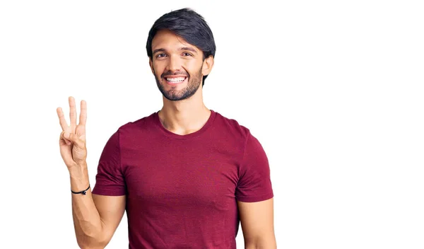 Hombre Hispano Guapo Usando Ropa Casual Mostrando Señalando Hacia Arriba — Foto de Stock