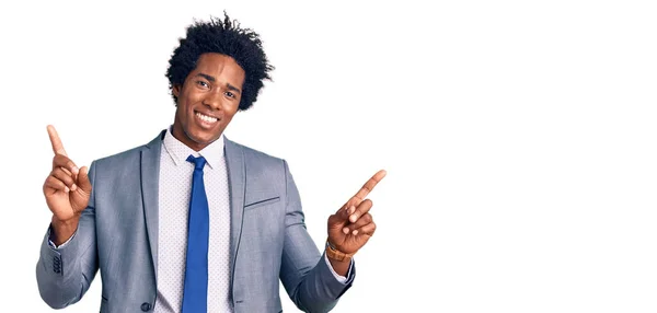 Snygg Afrikansk Amerikansk Man Med Afro Hår Bär Business Jacka — Stockfoto