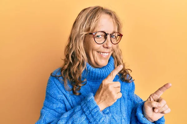 Middle Age Blonde Woman Wearing Glasses Casual Winter Sweater Smiling — Stock Photo, Image
