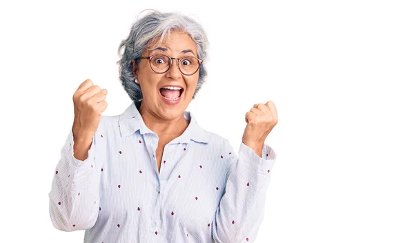 Senior Woman Gray Hair Wearing Casual Business Clothes Glasses Screaming — Stok fotoğraf