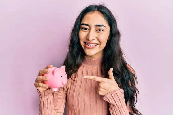 Hispanic Teenager Girl Dental Braces Holding Piggy Bank Smiling Happy — Stock Photo, Image
