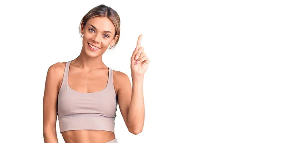 Beautiful Caucasian Woman Wearing Sportswear Pointing Finger Successful Idea Exited — Stock Photo, Image