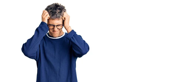 Joven Hombre Guapo Con Ropa Casual Gafas Que Sufren Dolor —  Fotos de Stock