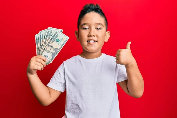 Маленький Мальчик Латиноамериканец Банкнотами Долларов Улыбающийся Счастливый Позитивный Большой Палец — стоковое фото