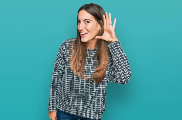 Junge Schöne Frau Lässiger Kleidung Lächelnd Mit Der Hand Über — Stockfoto