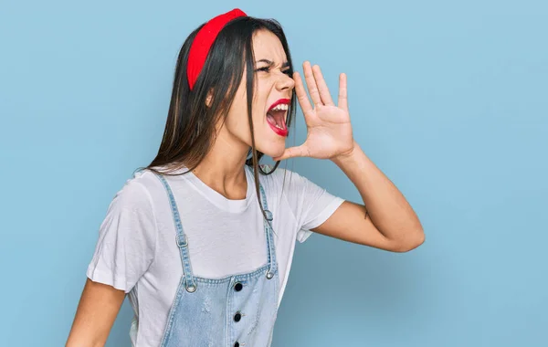 Young Hispanic Girl Wearing Casual Clothes Shouting Screaming Loud Side — Stock Photo, Image