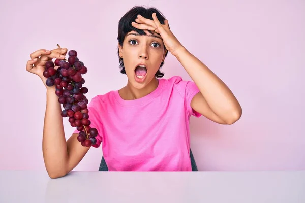 Beautiful Brunettte Woman Holding Branch Fresh Grapes Stressed Frustrated Hand — Stock Photo, Image