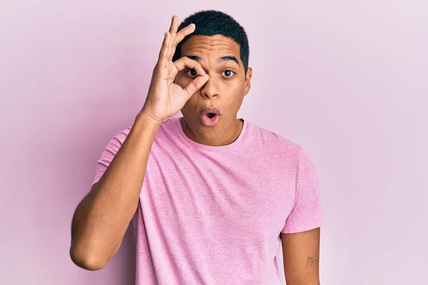 Young Handsome Hispanic Man Wearing Casual Pink Shirt Doing Gesture — Stock Photo, Image