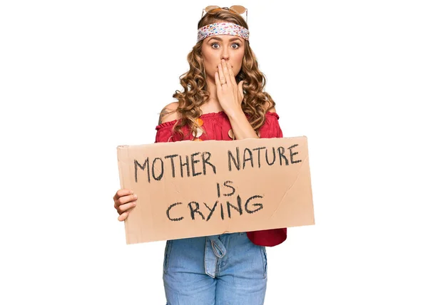 Young Blonde Girl Wearing Hippie Style Holding Mother Nature Crying — ストック写真