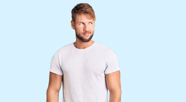 Young Caucasian Man Wearing Casual White Tshirt Smiling Looking Side — Stock Photo, Image