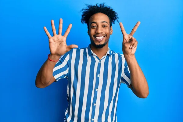 Jonge Afro Amerikaanse Man Met Baard Casual Gestreept Shirt Tonen — Stockfoto