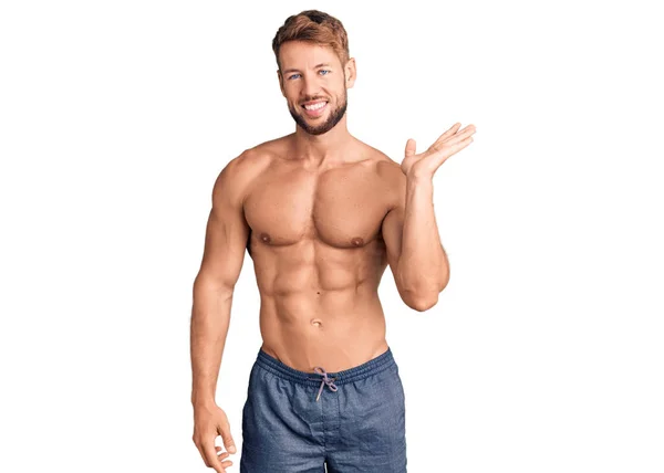 Young Caucasian Man Standing Shirtless Smiling Cheerful Presenting Pointing Palm — Stock Photo, Image