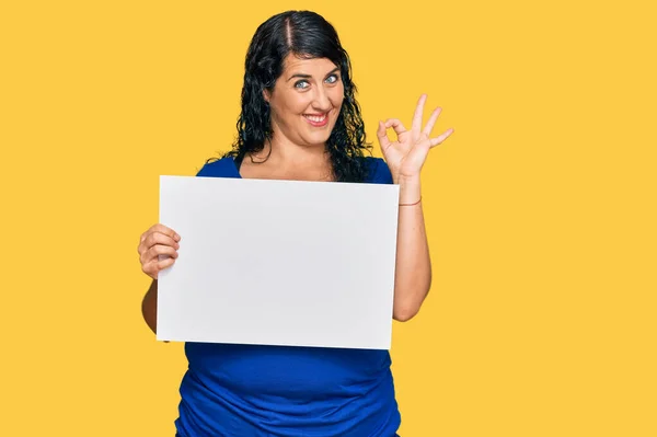 Size Brunette Woman Holding Blank Empty Banner Stressed Frustrated Hand —  Fotos de Stock