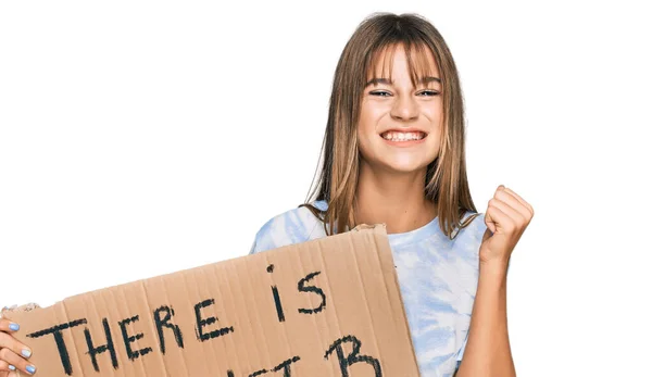 Adolescente Caucasiano Menina Segurando Não Planeta Banner Gritando Orgulhoso Celebrando — Fotografia de Stock