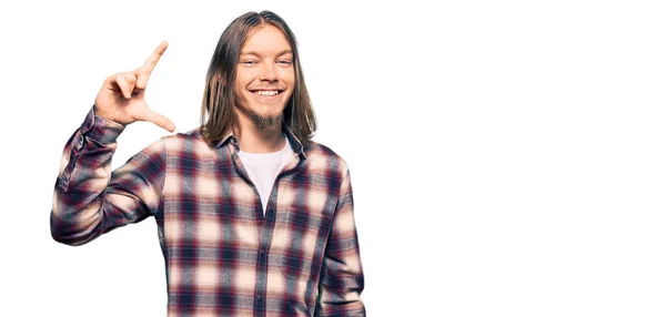 Handsome Caucasian Man Long Hair Wearing Hipster Shirt Smiling Confident — Stock Photo, Image