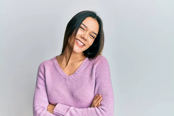 Chica Hispana Joven Con Ropa Casual Cara Feliz Sonriendo Con — Foto de Stock