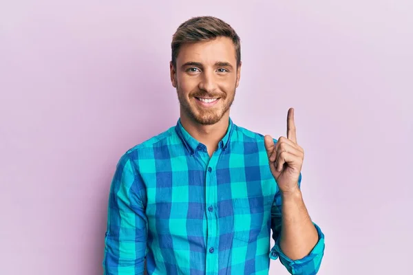 Handsome Caucasian Man Wearing Casual Clothes Pointing Finger Successful Idea — Stock Photo, Image