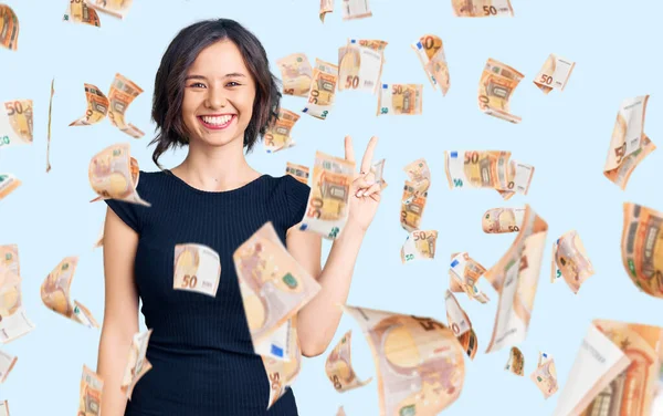 Jong Mooi Meisje Draagt Casual Kleren Glimlachend Met Een Vrolijk — Stockfoto