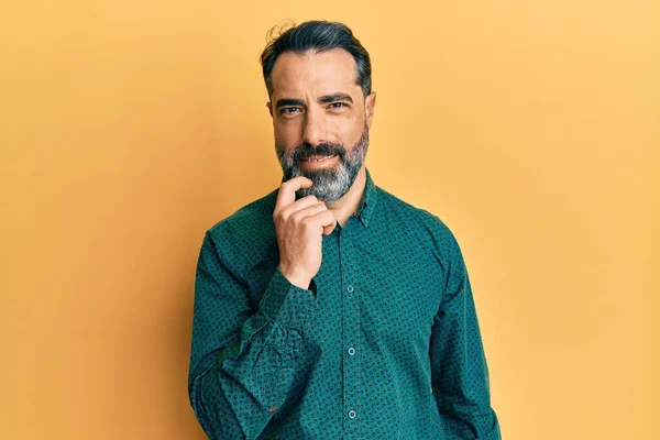 Homem Meia Idade Com Barba Cabelos Grisalhos Vestindo Roupas Negócios — Fotografia de Stock