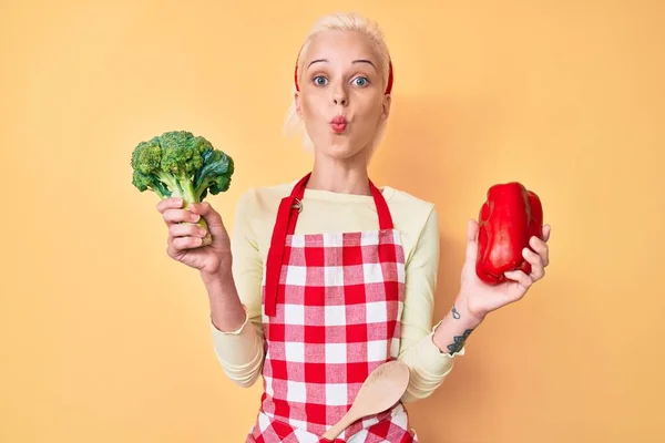 Young Blonde Woman Tattoo Wearing Cook Apron Holding Broccoli Red — Stockfoto