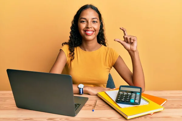 Young African American Girl Working Office Laptop Calculator Smiling Confident — Stock Photo, Image