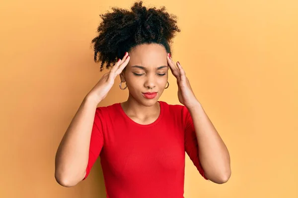 Young African American Girl Wearing Casual Clothes Hand Head Headache — Stock Photo, Image