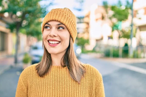 Young Blonde Woman Wearing Winter Style Smiling Happy City — Stock Photo, Image