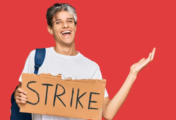 Young Hispanic Man Holding Strike Banner Cardboard Celebrating Victory Happy — Stock Photo, Image