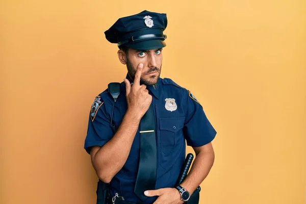 Handsome Hispanic Man Wearing Police Uniform Pointing Eye Watching You — Foto de Stock
