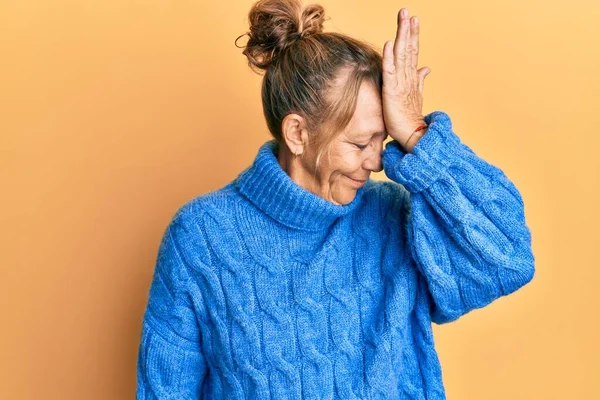 Middle Age Blonde Woman Wearing Casual Winter Sweater Surprised Hand — Foto de Stock