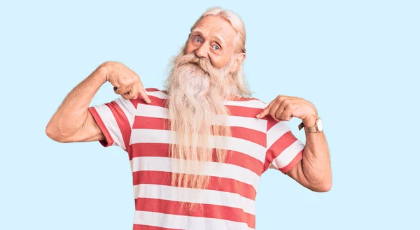 Old Senior Man Grey Hair Long Beard Wearing Striped Tshirt — Stock Photo, Image