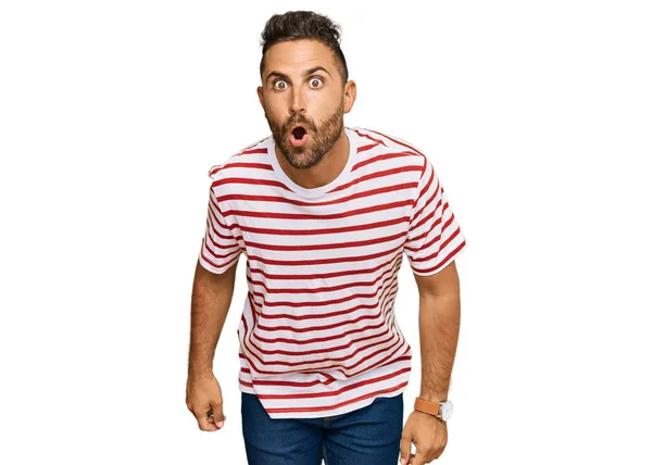 Handsome Man Beard Wearing Striped Tshirt Scared Amazed Open Mouth — 스톡 사진