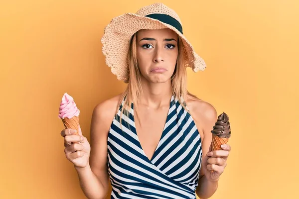 Beautiful Blonde Woman Wearing Summer Style Holding Ice Cream Depressed — ストック写真