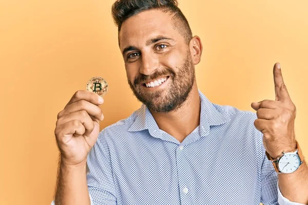 Handsome Man Beard Holding Virtual Currency Bitcoin Surprised Idea Question — Stockfoto