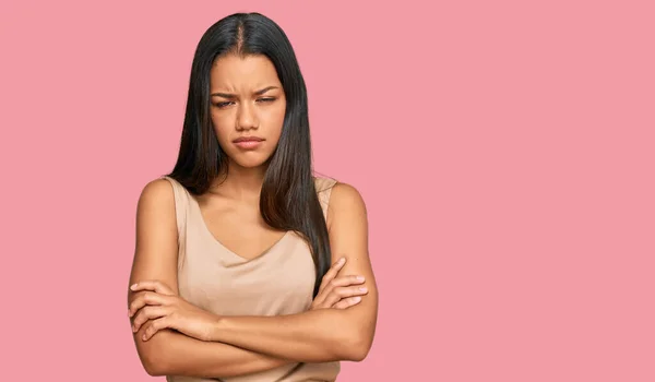 Hermosa Mujer Hispana Vestida Con Ropa Casual Escéptica Nerviosa Desaprobando — Foto de Stock