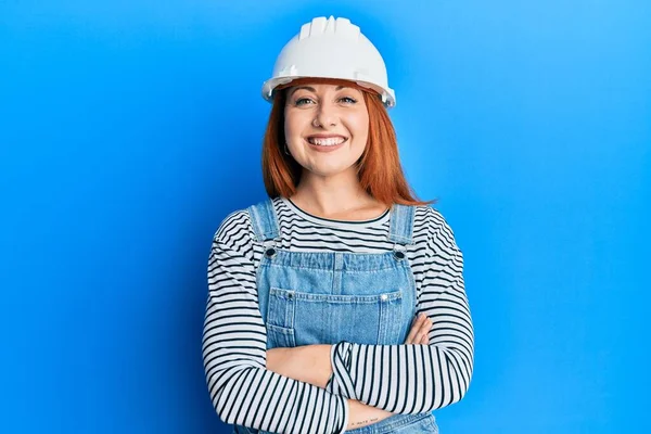 Schöne Rothaarige Frau Mit Architekt Hardhat Glückliches Gesicht Lächelnd Mit — Stockfoto