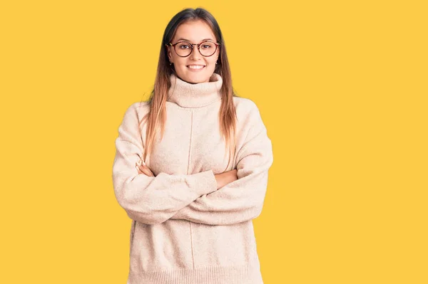 Mulher Branca Bonita Vestindo Suéter Inverno Rosto Feliz Sorrindo Com — Fotografia de Stock