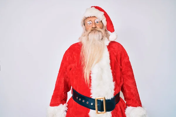 Stařec Šedivými Vlasy Dlouhými Vousy Kostýmu Santa Clause Vážným Výrazem — Stock fotografie