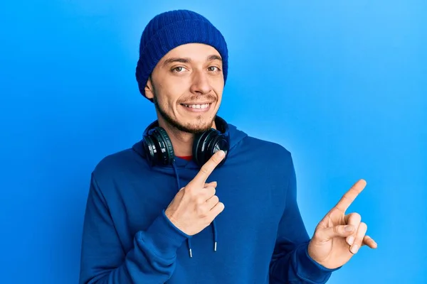 Hispanic Young Man Wearing Sweatshirt Headphones Smiling Looking Camera Pointing — Stock Photo, Image