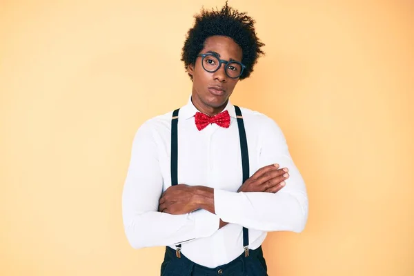 Bonito Homem Africano Americano Com Cabelo Afro Vestindo Hipster Olhar — Fotografia de Stock