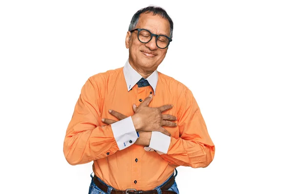 Hombre Indio Mediana Edad Vistiendo Ropa Casual Gafas Sonriendo Con — Foto de Stock