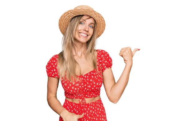 Beautiful Caucasian Woman Wearing Summer Hat Smiling Happy Face Looking — Stock Photo, Image