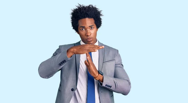 Handsome African American Man Afro Hair Wearing Business Jacket Doing — Stock Photo, Image