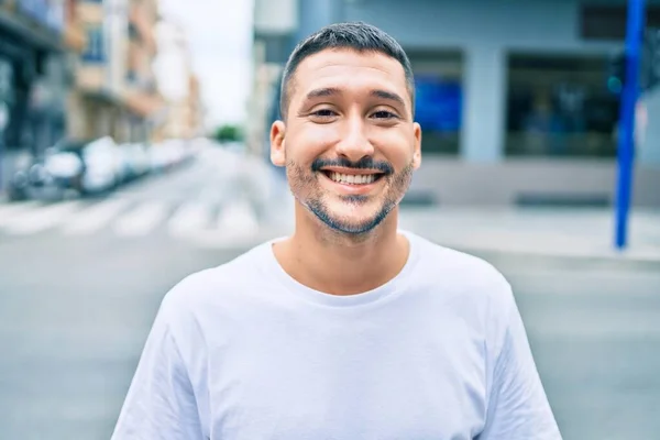 Young Hispanic Man Smiling Happy Walking Street City — Stock Photo, Image