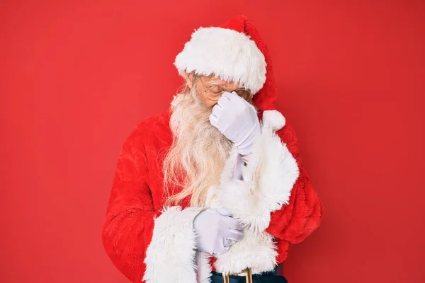 Old Senior Man Grey Hair Long Beard Wearing Traditional Santa — Stock Photo, Image