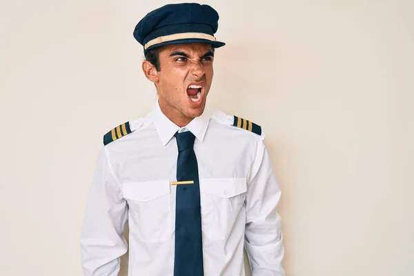 Mladý Hispánec Uniformě Pilota Letadla Zuřil Zuřil Vzteky Vzteky Křičel — Stock fotografie