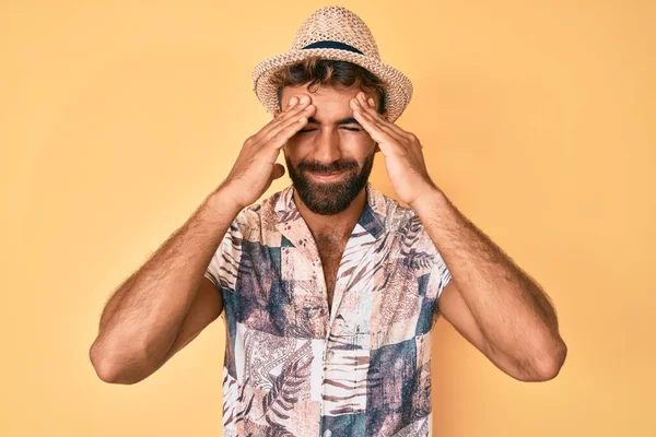 Young Hispanic Man Wearing Summer Hat Hand Head Pain Head — Stock Photo, Image